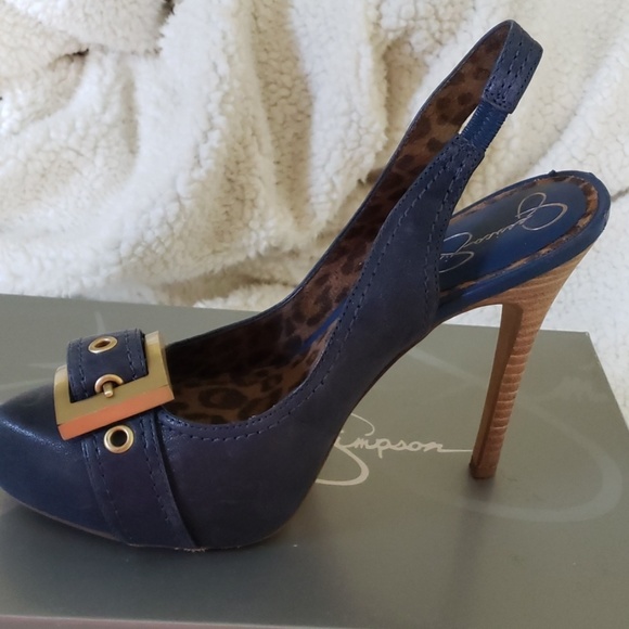 Shoes - Picture 2 of 4